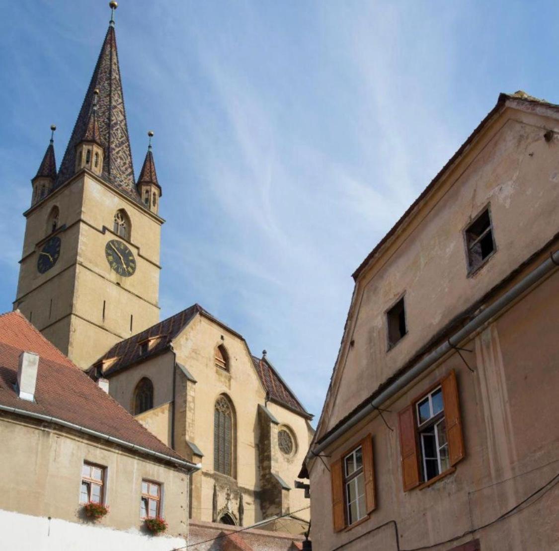 Ultracentral Medieval Apartment Sibiu Bagian luar foto