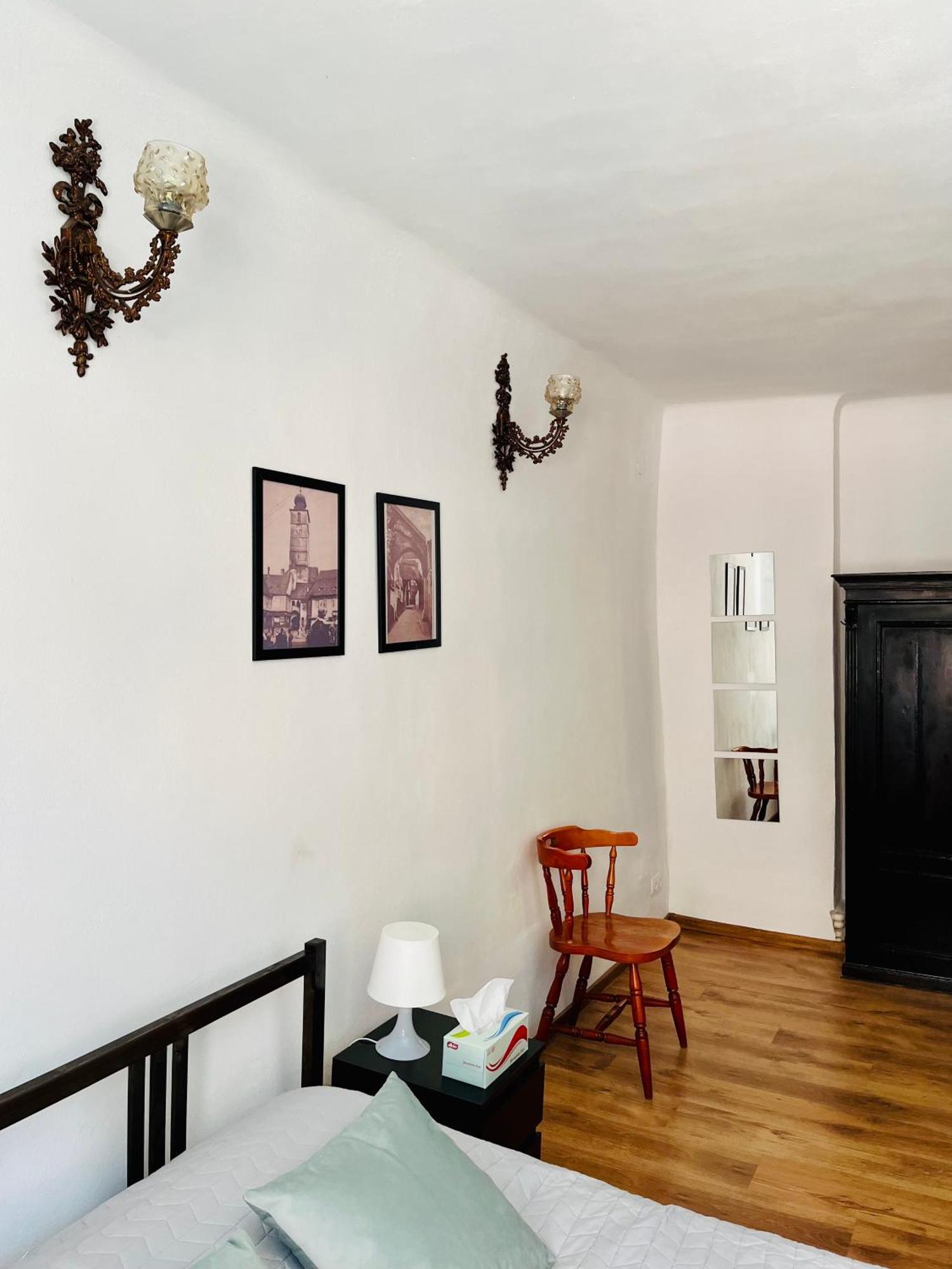 Ultracentral Medieval Apartment Sibiu Bagian luar foto