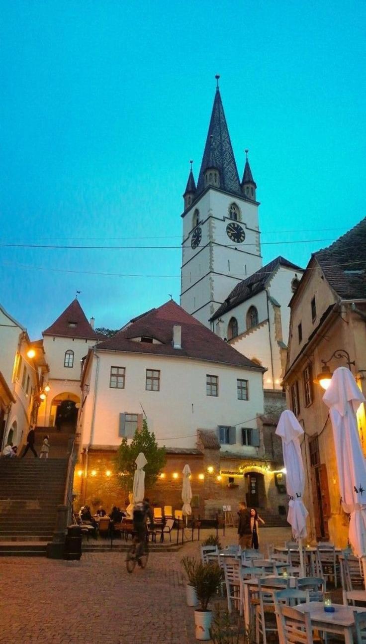Ultracentral Medieval Apartment Sibiu Bagian luar foto